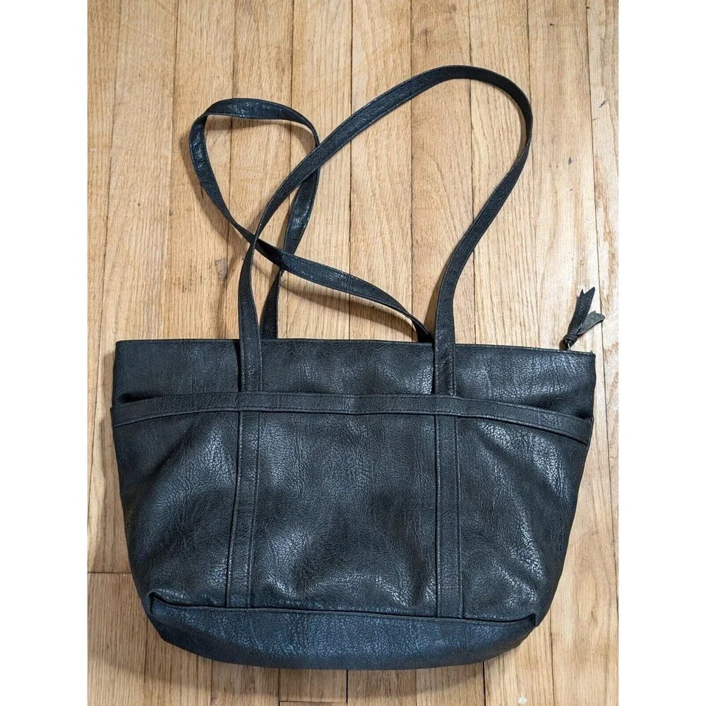LaTique Black Faux Leather Marbled Shoulder Bag Tote Black‎ Hardware Black Strap
